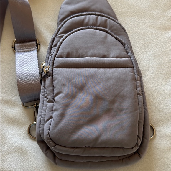 Mini sling back pack - Picture 2 of 10
